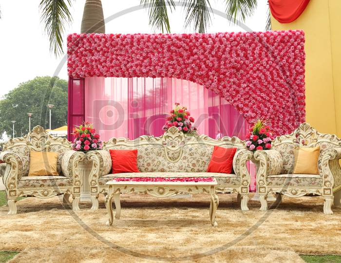 Weeding sofa for bride and bridegroom