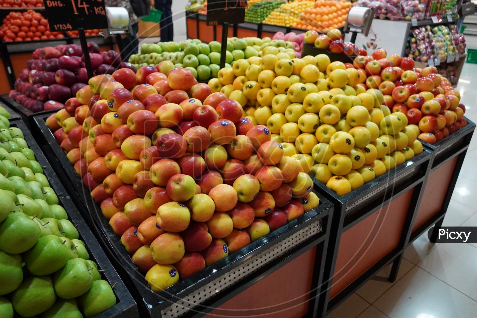 Bunch Of Red, Yellow And Green Apples On Boxes In Supermarket. Apples Being Sold At Public Market. Organic Food Fresh Apples In Shop, Store - Dubai Uae December 2019