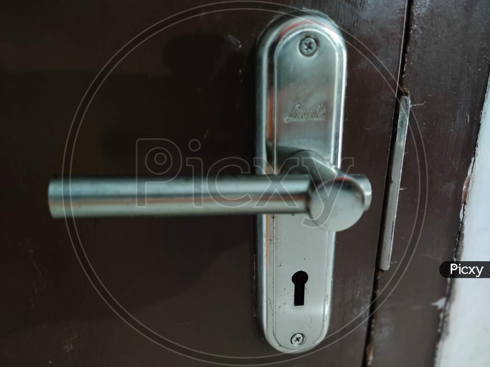 door handle made up of steel