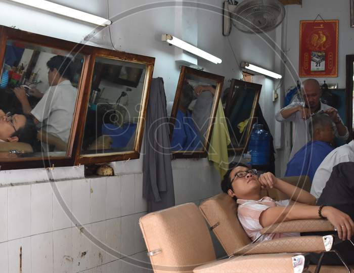 The relaxed air of the local hairdresser in Vietnam