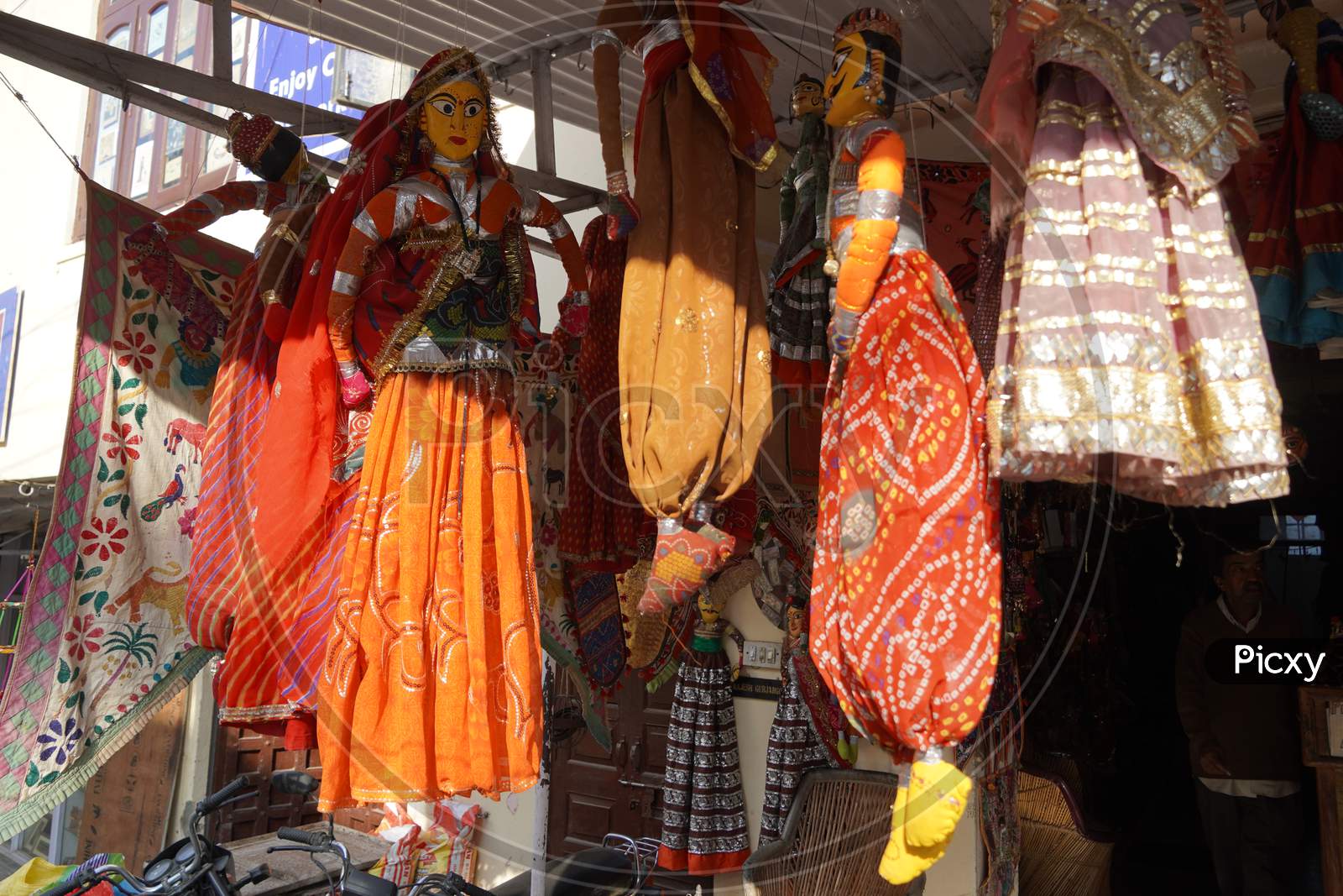 Souvenir Hand Made Colorful Rajasthan Puppets Displayed For Sale Outside A Shop. Traditional Indian Puppets. : Udaipur Rajasthan - March 2020