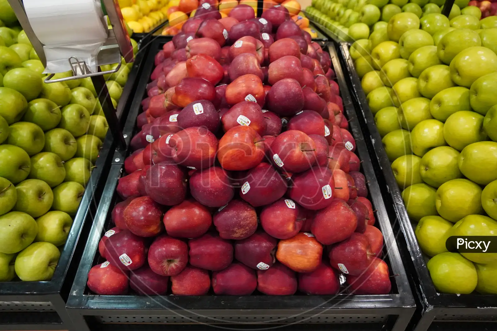 Fresh Organic Apples Packed Plastic Bags Red Apples Ready Sold Stock Photo  by ©VICHAILAO 453664998