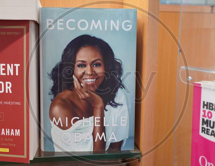 Becoming Book Written By Michelle Obama At The Bookstore. Books By Michelle Obama Displayed On The Shelves Of A Book Shop. Library - Kochi, India: January 2020