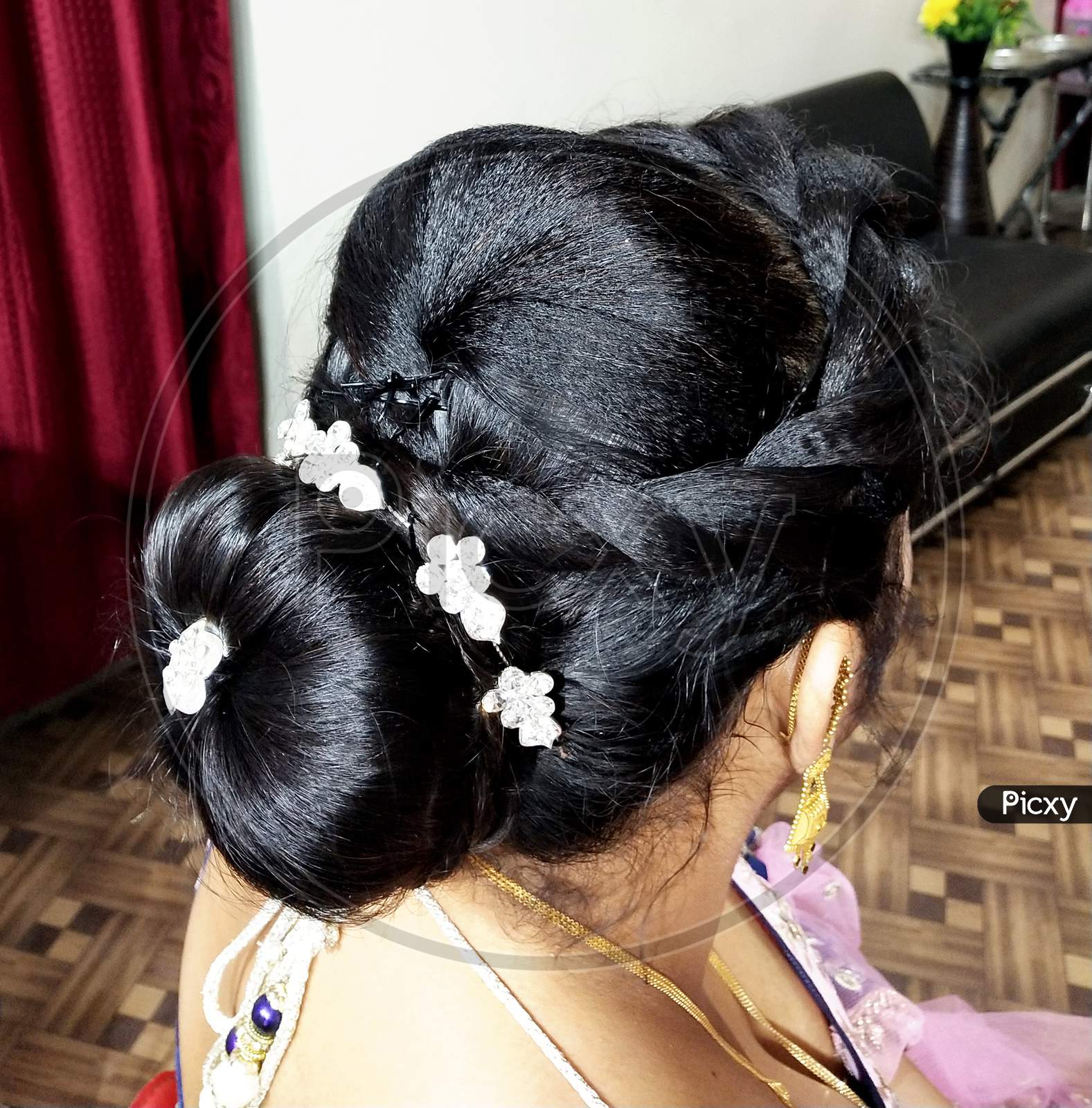 Shallow Focus Shot Of A Beautiful Hairstyle With Floral Decorations On A Brunette Female