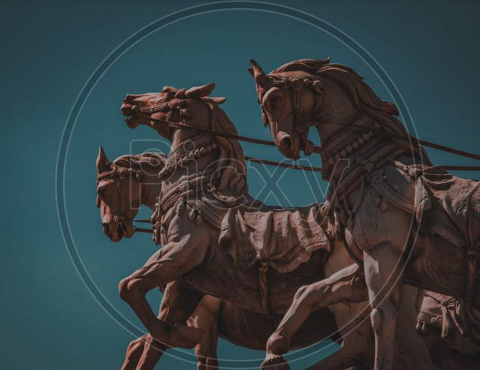 Statue of horses