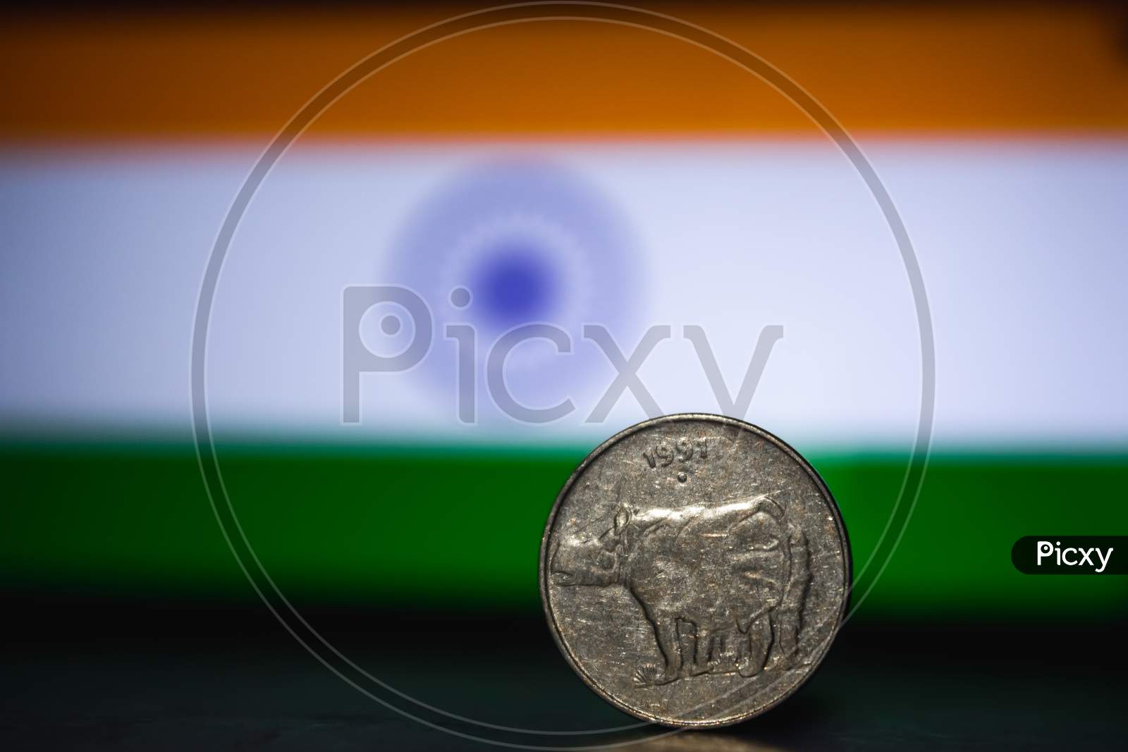 Indian Currency - Indian Twenty Paisa Coin Rupee Isolated On India Flag Background. Old 25 Paisa Coin 1979 With Space For Copy Text.