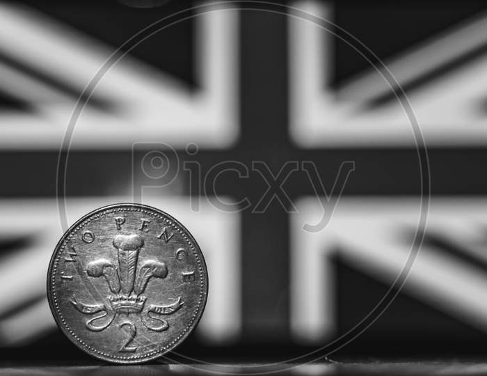 British Coin 2 Pence (2001) Monochrome Isolated On (Uk) United Kingdom Flag Background With Space For Copy Text. Front Side Of Two Pence Coin. England Coins Collectors World Wide.