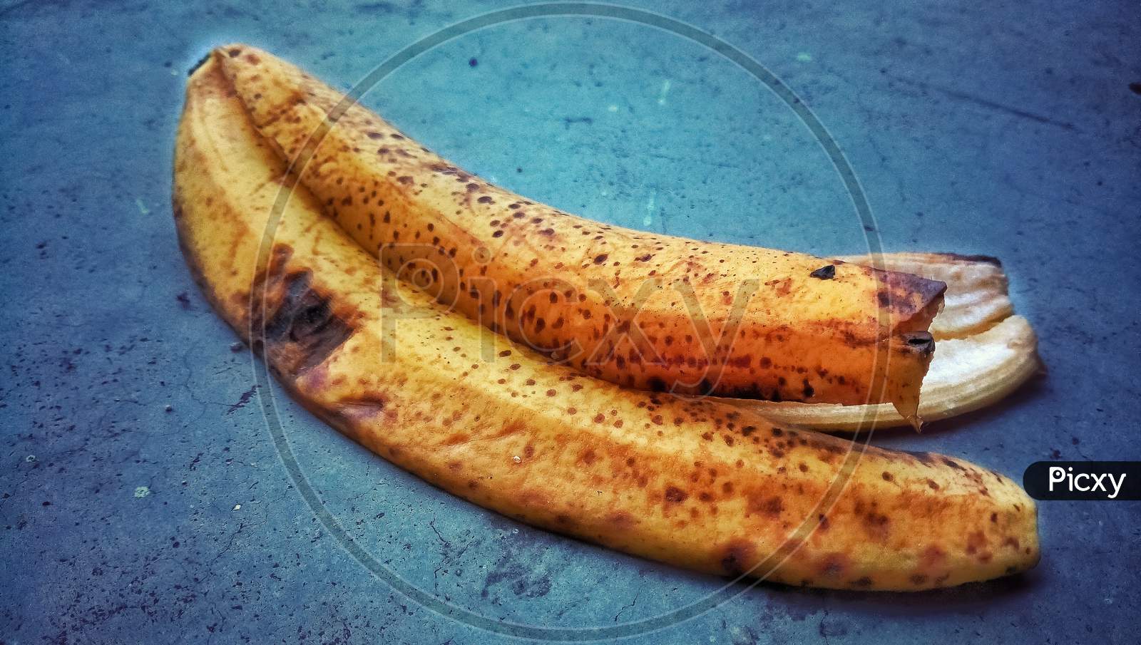 Banana peel picture yellow