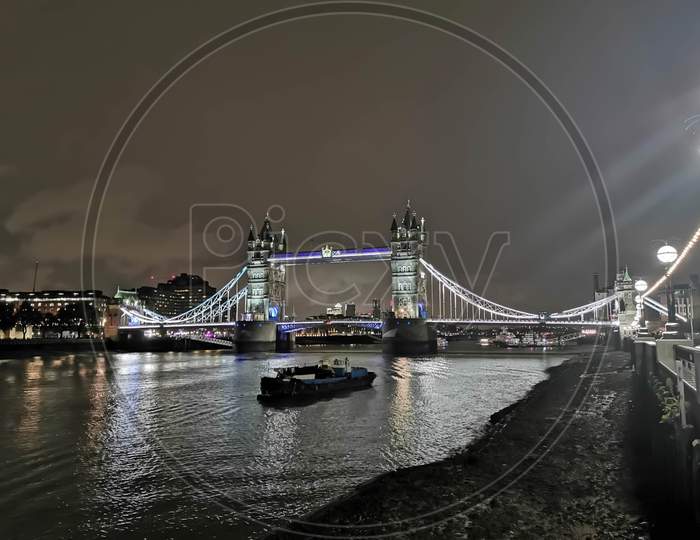 Tower bridge of London at night.
