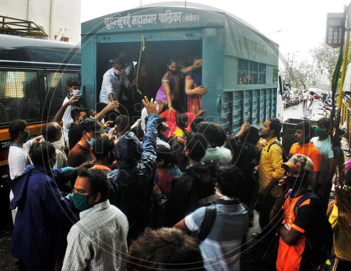 People scramble to enter a truck during an evacuation of a slum off the coast of the Arabian sea in Mumbai, India as cyclone Nisarga makes its landfall, on the outskirts of the city, June, 3, 2020.