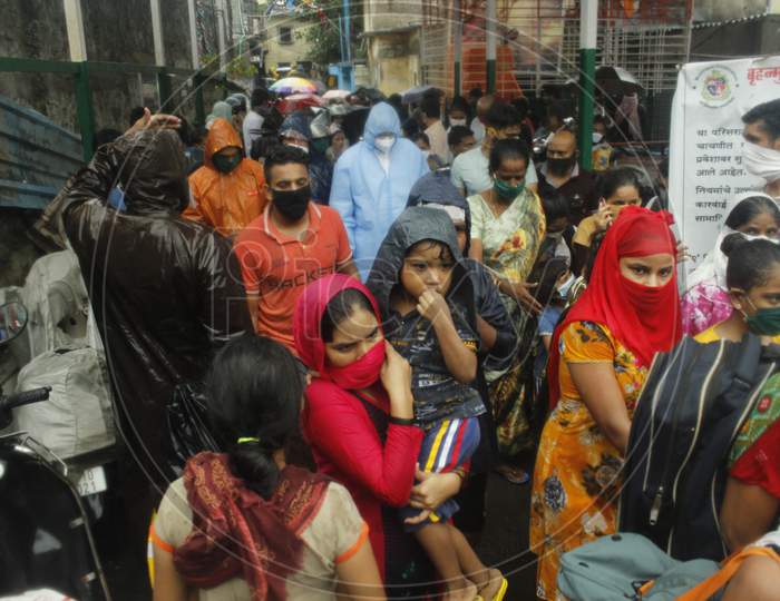 People wait to be evacuated from a slum off the coast of the Arabian sea as cyclone Nisarga makes its landfall on the outskirts of the city, in Mumbai, India, June 3, 2020.