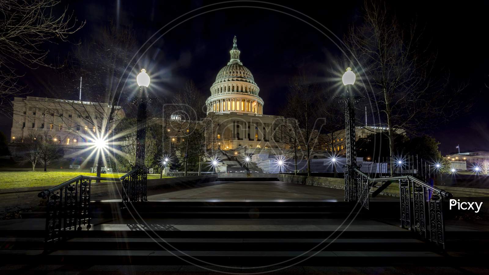 The capitol in Washington D.C., United States of America at a cold night in spring.