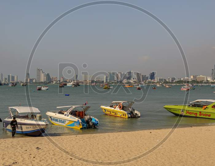 Pattaya,Thailand - April 14,2018: Bali Hai(Beach) This Is A Harbor Where Tourists Starting Trips To Koh Larn And Koh Sak By Boats And Ships.