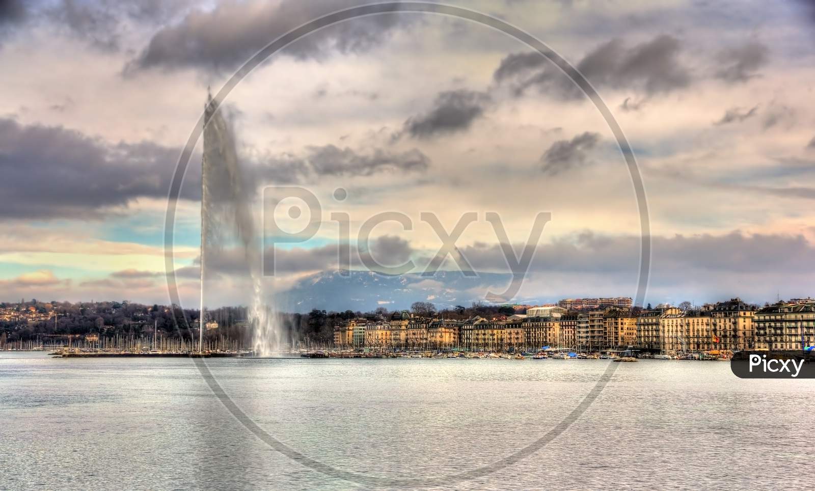 View Of Geneva With The Jet D'Eau Fountain - Switzerland