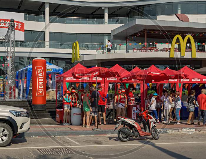 Pattaya,Thailand - April 18,2018: Beachroad This Is An Event In Front Of A Shopping Mall,Where People Celebrated Songkran,Thailand'S New Year'S Eve.