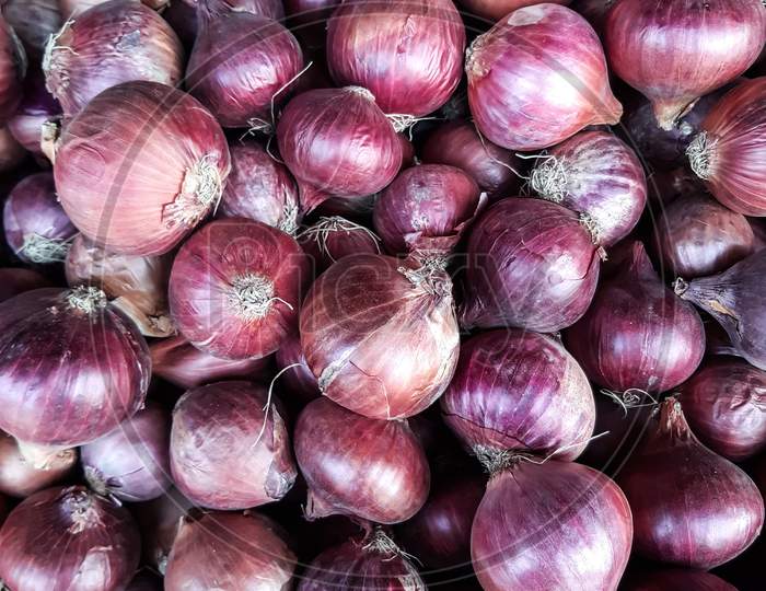 Many Shot Onions Are Placed In A Basket In Front Of The Store.