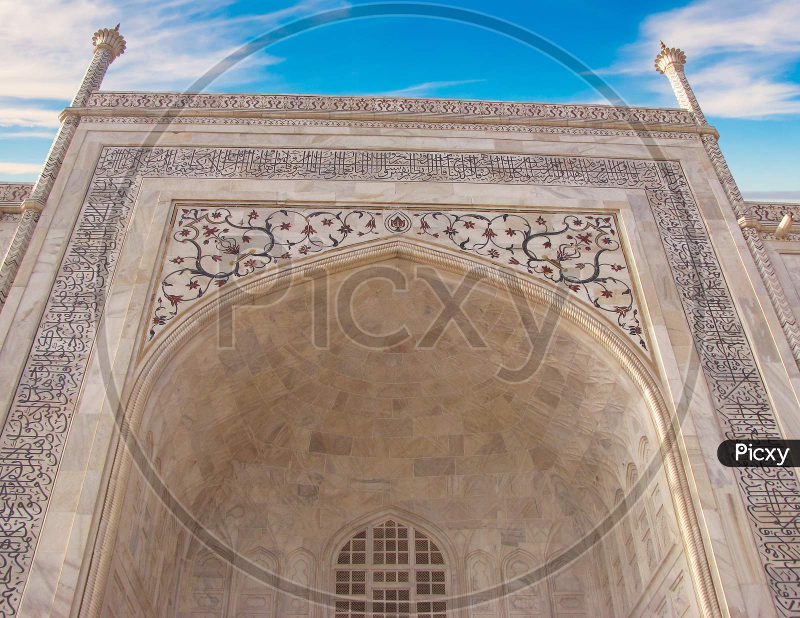 Taj Mahal front shot - closeup