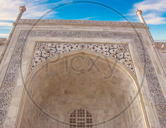 Taj Mahal front shot - closeup
