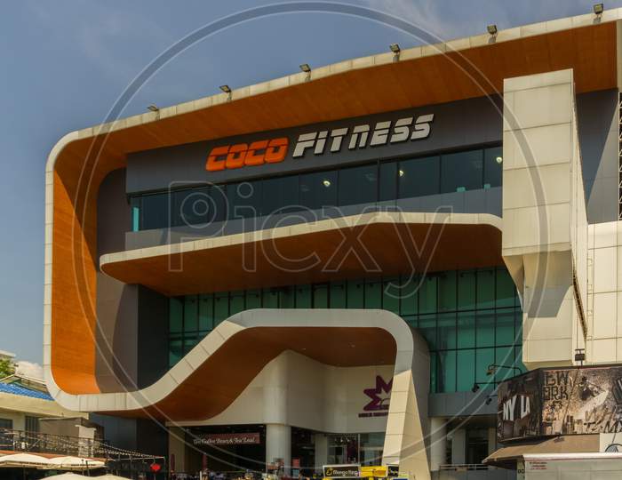 Pattaya,Thailand - April 24,2018: Mike Shopping Mall This Is An Old Mall On Beach Road With A New,Modern Gym On The Top Floor.