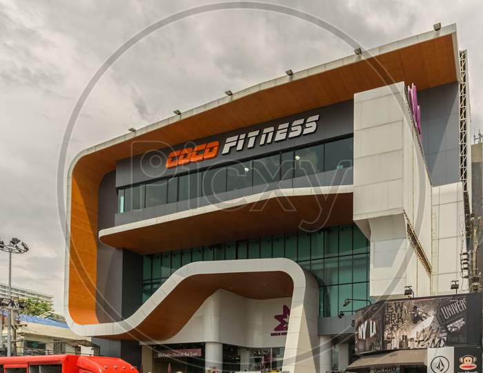 Pattaya,Thailand - April 17,2018: Mike Shopping Mall This Is An Old Mall On Beach Road With A New,Modern Gym On The Top Floor.