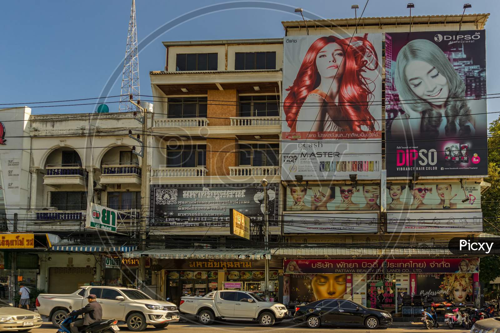Pattaya,Thailand - April 24,2018: Central Pattaya Road Inside This Building Are A Beauty Salon,A Hairdresser And A Shop For Cosmetics.