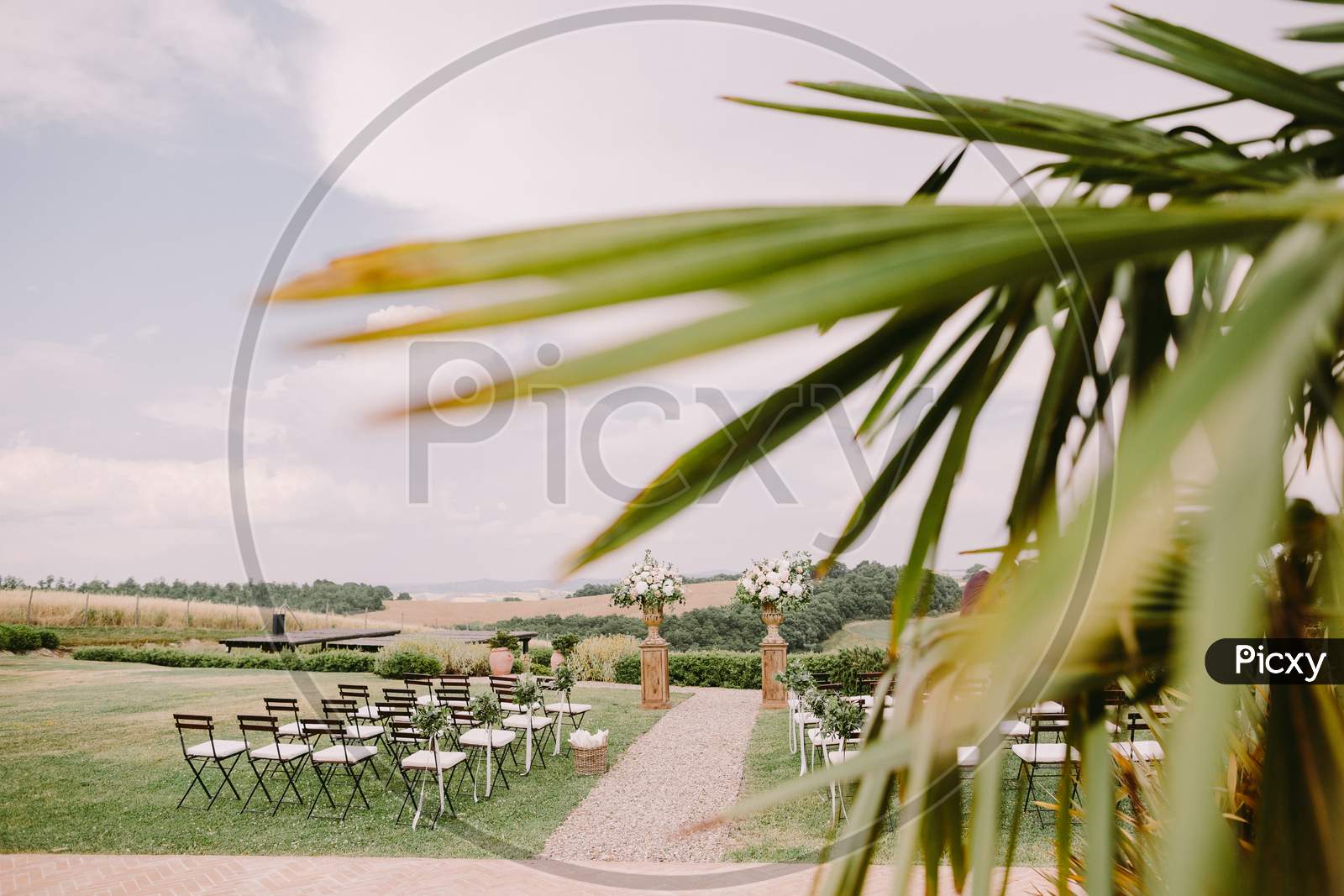 Chic Wedding Venue In Tuscany Italy