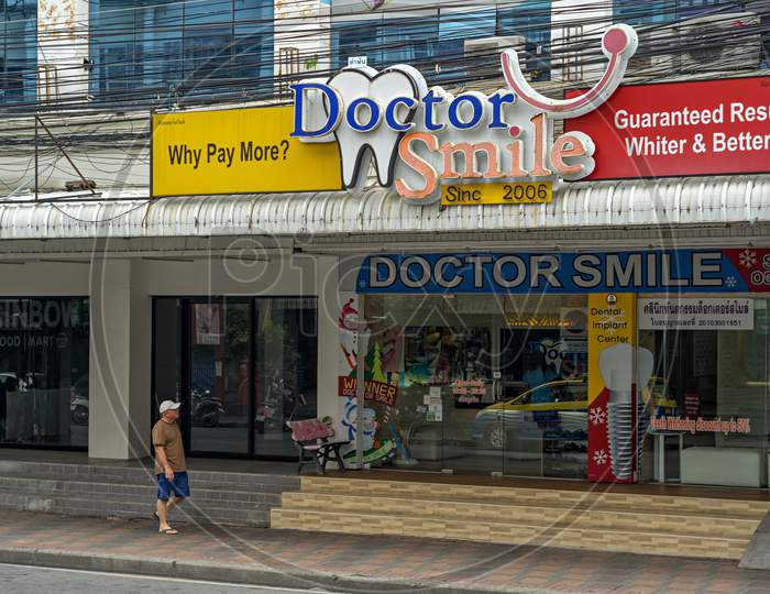 Pattaya,Thailand - April 16,2018: South Pattaya Road This Is Ohne Of Many Dental Clinics In This Street.Many People Use Them Because The Treatments Are Cheaper Then In Their Own Countries.
