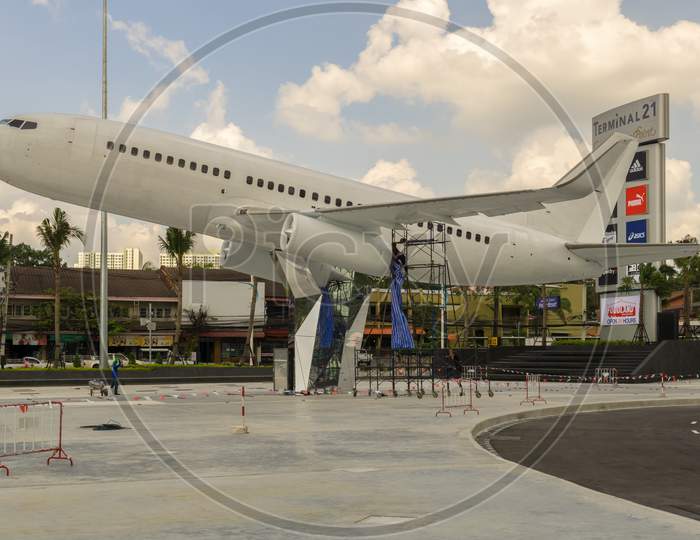 Pattaya,Thailand - October 12,2018: Second Road This Is A Fake Plane As Decoration Near The New,Modern Shopping Mall Terminal 21.