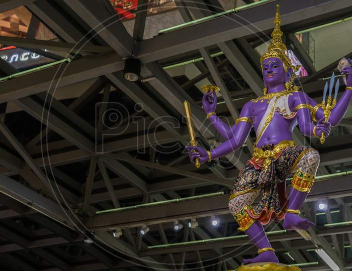Bangkok,Thailand - October 30,2018:Suvarnabhumi Airport This Is A Statue To Show The Culture Of Buddhism.It Is At The Beginning Of The Duty Free Area.