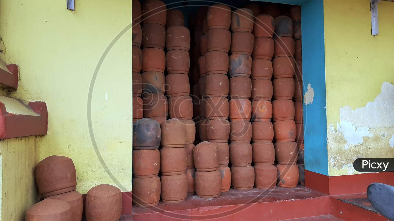 Picture of Earthen Pot kept in a shop to sale