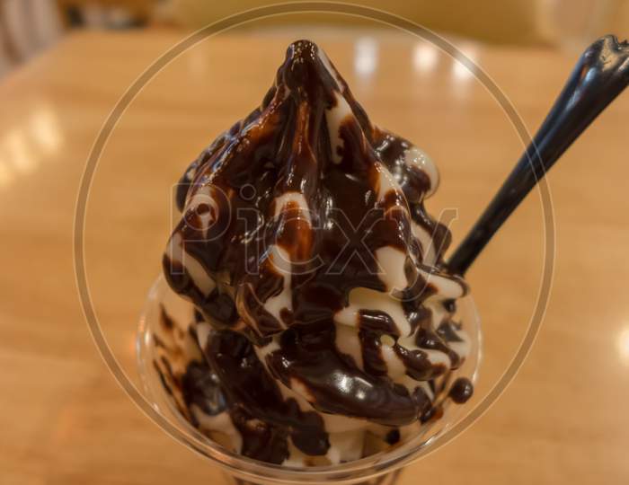 Ice Cream With Chocolat Sauce