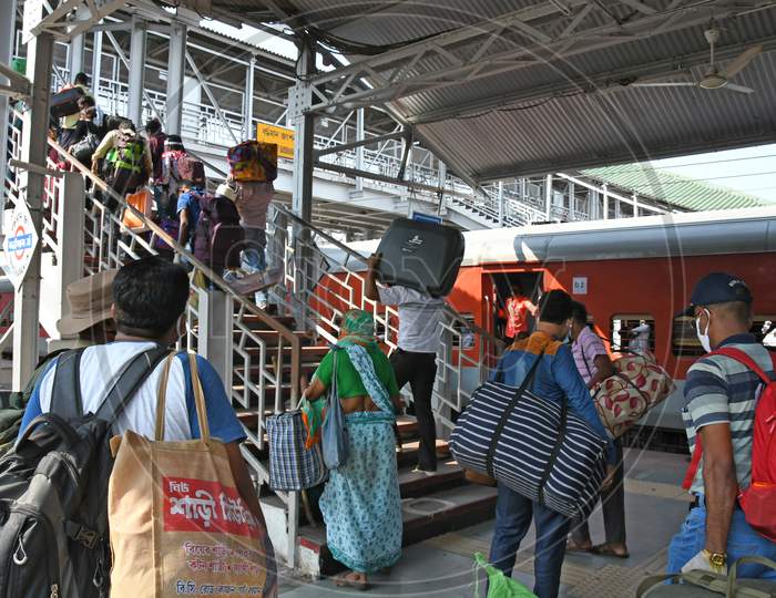 People stranded in other states due to lockdown in the emergence of Novel Coronavirus (COVID-19) returned to Purba Bardhaman district by Poorva Express (Howrah-New Delhi Covid-19 Special) train.