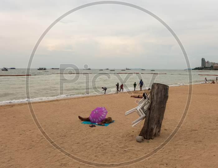 Pattaya,Thailand - October 09,2016: The Beach This Is In The Direction To Naklua On Low Season.Usually The Beach Is A Meeting Point For Starting Boat Trips To Islands Like Koh Larn And Koh Sak.