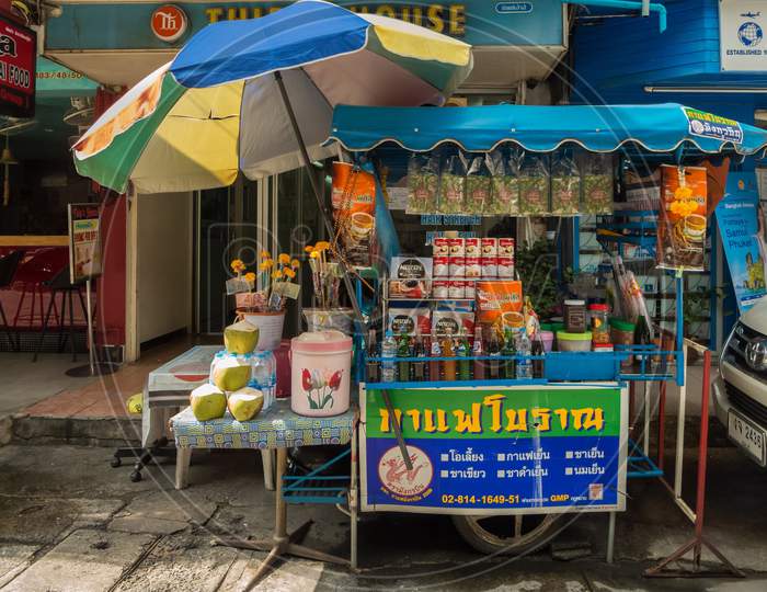 Pattaya,Thailand - October 25,2018:Soi 13/2 This Is A Small Mobile Shop,Which Sells Food And Different Drinks.