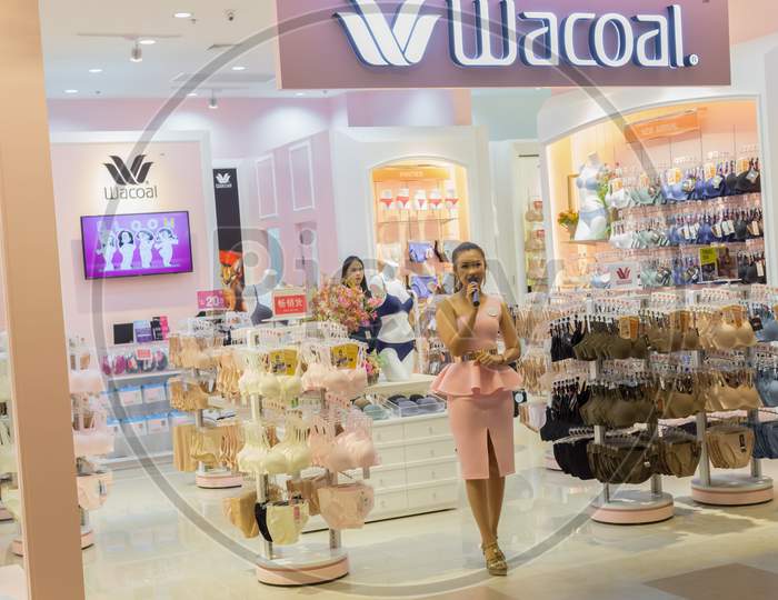 Pattaya,Thailand - October 19,2018:Terminal 21 On The Opening Day Of The Mall In Second Road Were Many Promoters,Who Promoted Special Offers In Colorful Or Elegant Clothes.