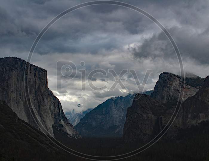 Storm Over Yosemite Valley (Ca 06410)