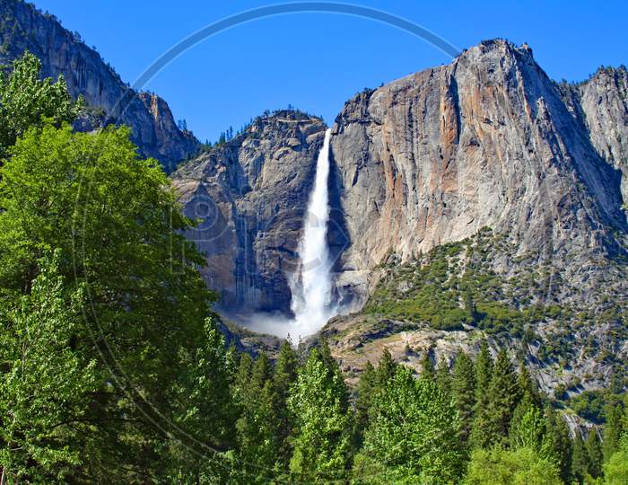 Yosemite Falls In The Spring (Ca 00102)