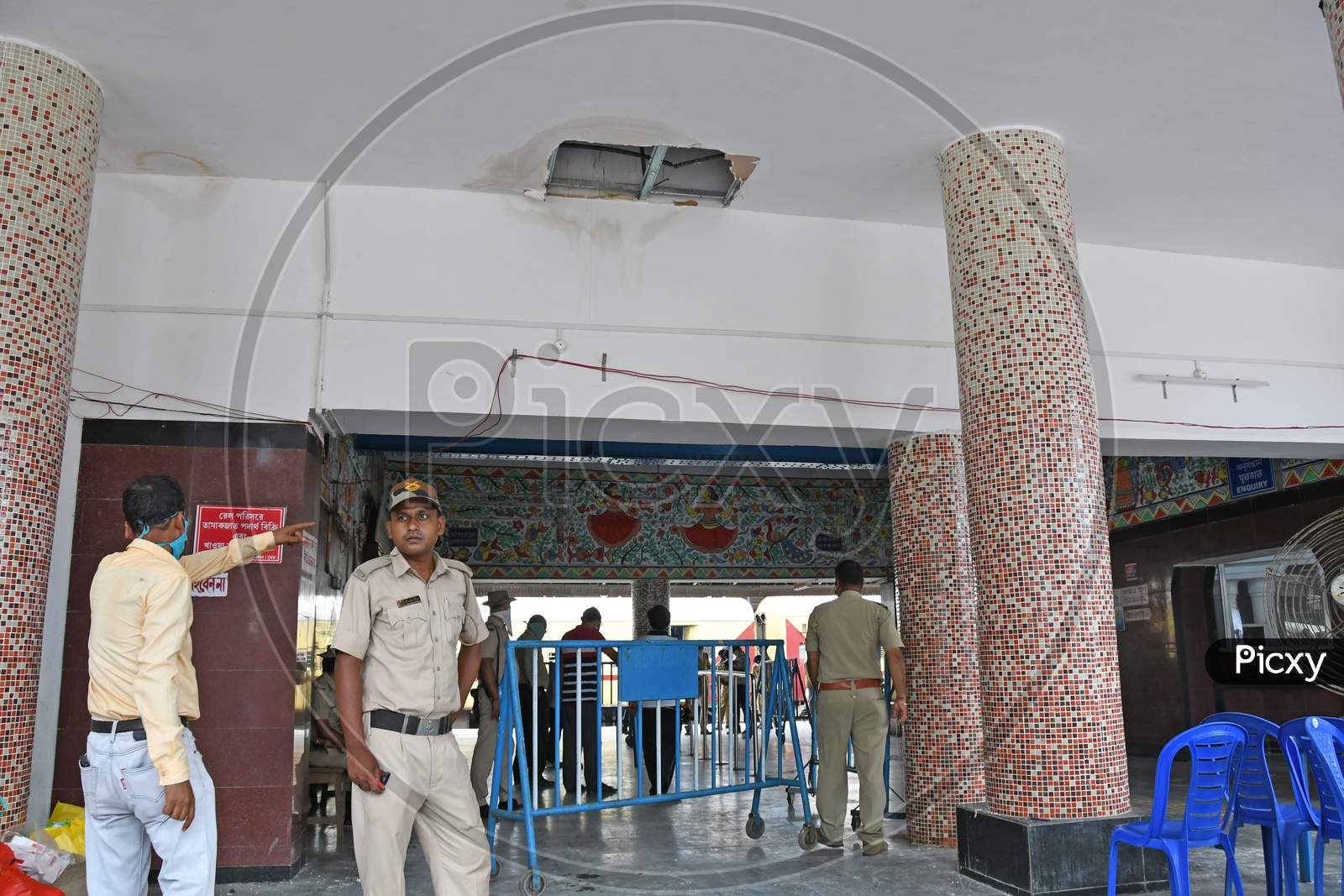 A migrant worker was slightly injured when a false ceiling collapsed at the Burdwan Railway Station