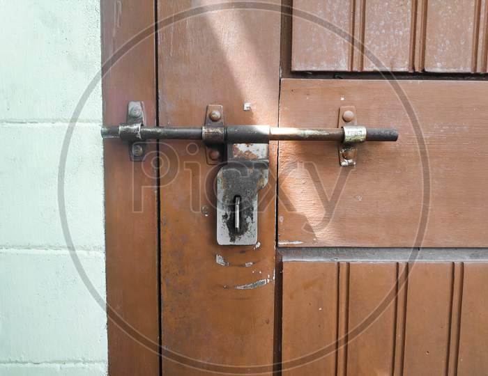 Door lock . Door lock system with concrete wall and wooden door