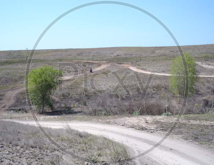 An alternative crossing line in the Lolomogho Loura hill area in the Southwest Sumba