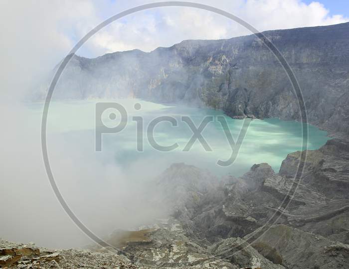 Mount ijen or better known as Ijen Crater has a caldera wall as high as 300 to 500 meters.