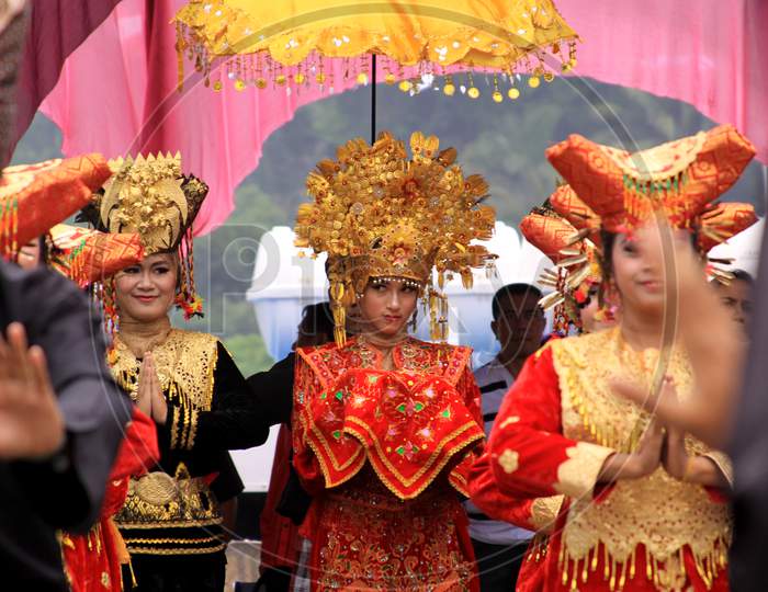 Shy Traditional Minang Dancer Looking At Crowd