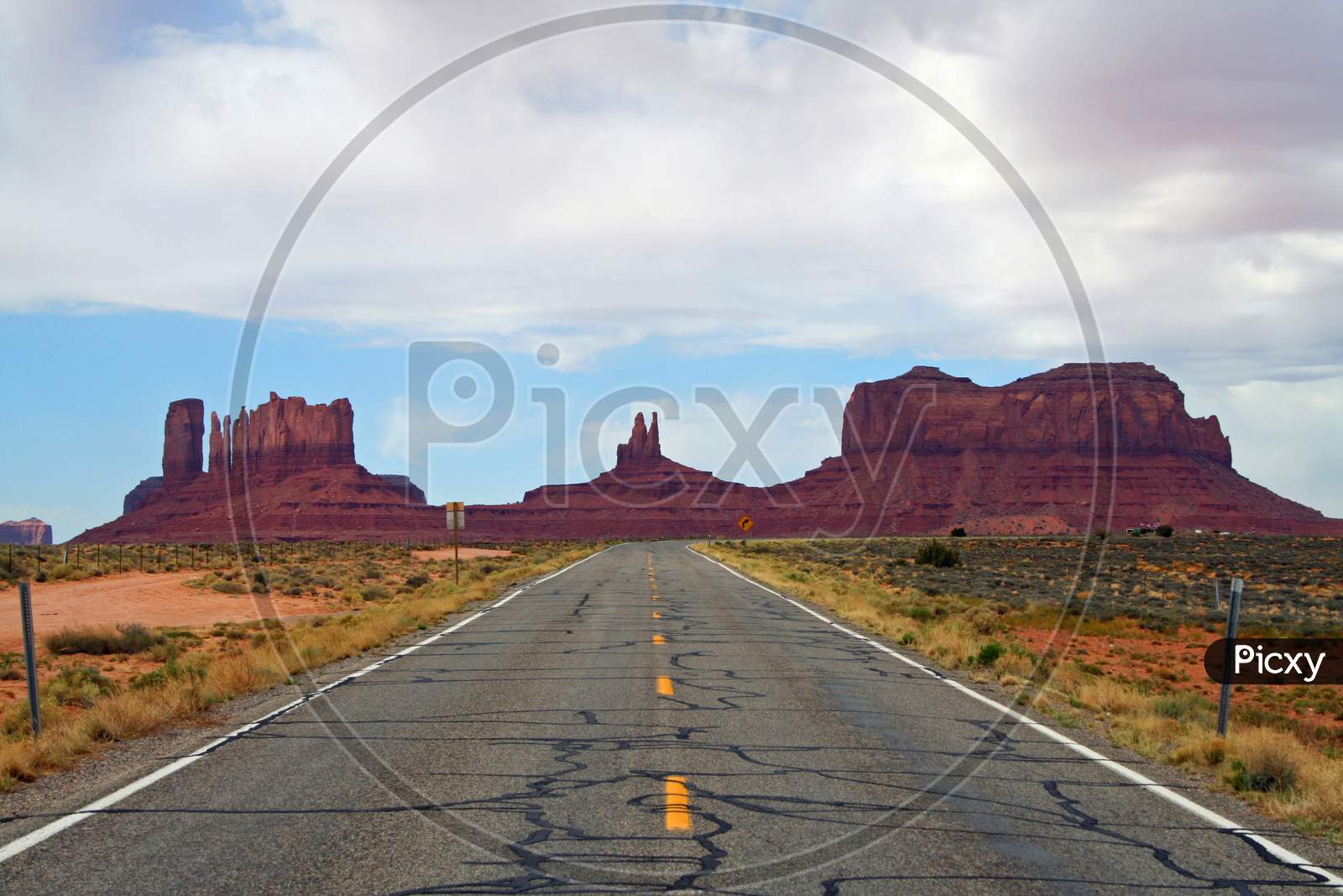 Highway To Monument Valley (Ut 02522)