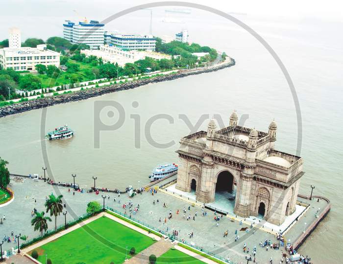 Gateway Of India, Mumbai, Maharashtra. The Colossal Structure Was Constructed In 1924. Located At The Tip Of Apollo Bunder, The Gateway Overlooks The Mumbai Harbor.