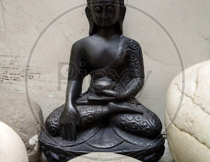 A statue of Gautam Buddha