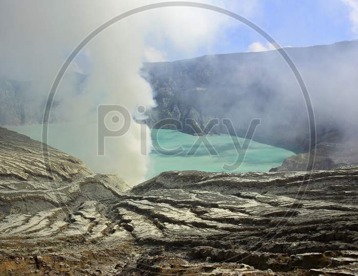Mount ijen or better known as Ijen Crater has a caldera wall as high as 300 to 500 meters