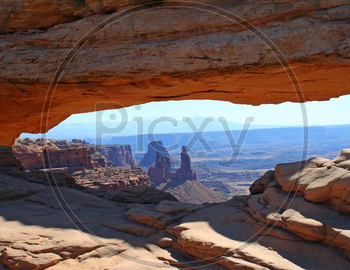 View Through Mesa Arch (Ut 01787)