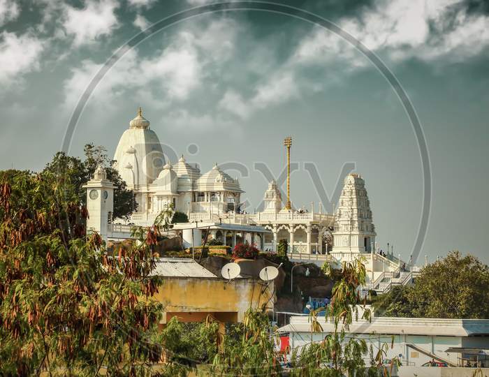 Birla Mandir, Hyderabad, Telangana. This White Marble Temple Of Lord Venkateshwara Floats On The City Skyline, On Kala Pahad. The Idol In The Temple Is A Replica Of The One At Tirumala Tirupati.