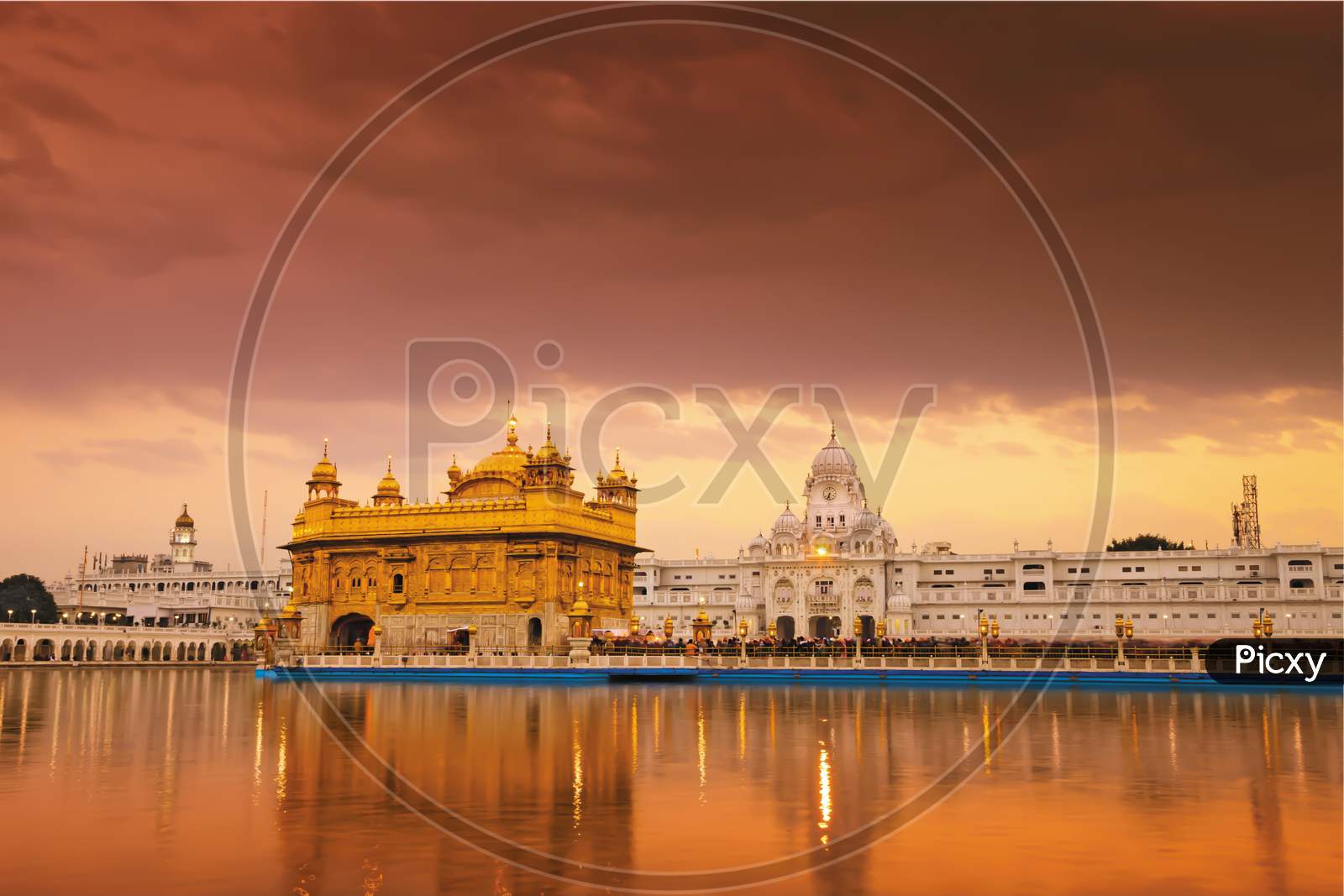 Golden Temple, Amritsar, Punjab In India. Also Known As Harmandir Or Darbar Sahib, The Temple Is A White And Gold Majestic Muslim Building