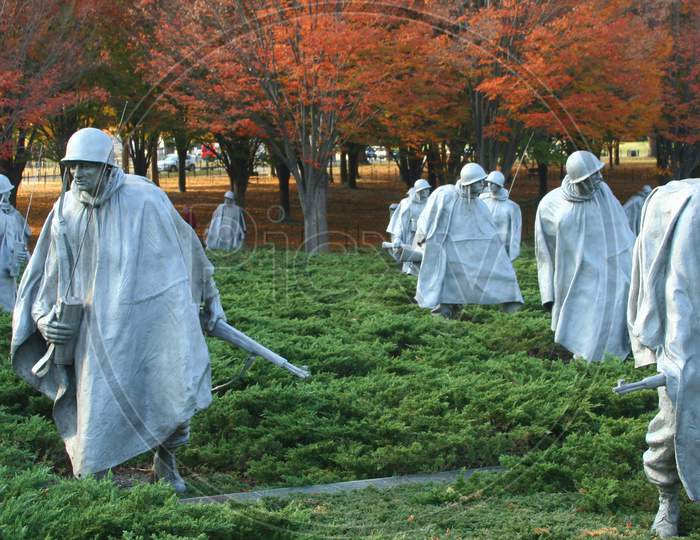 Korean War Memorial In Autumn (Dc 0157)